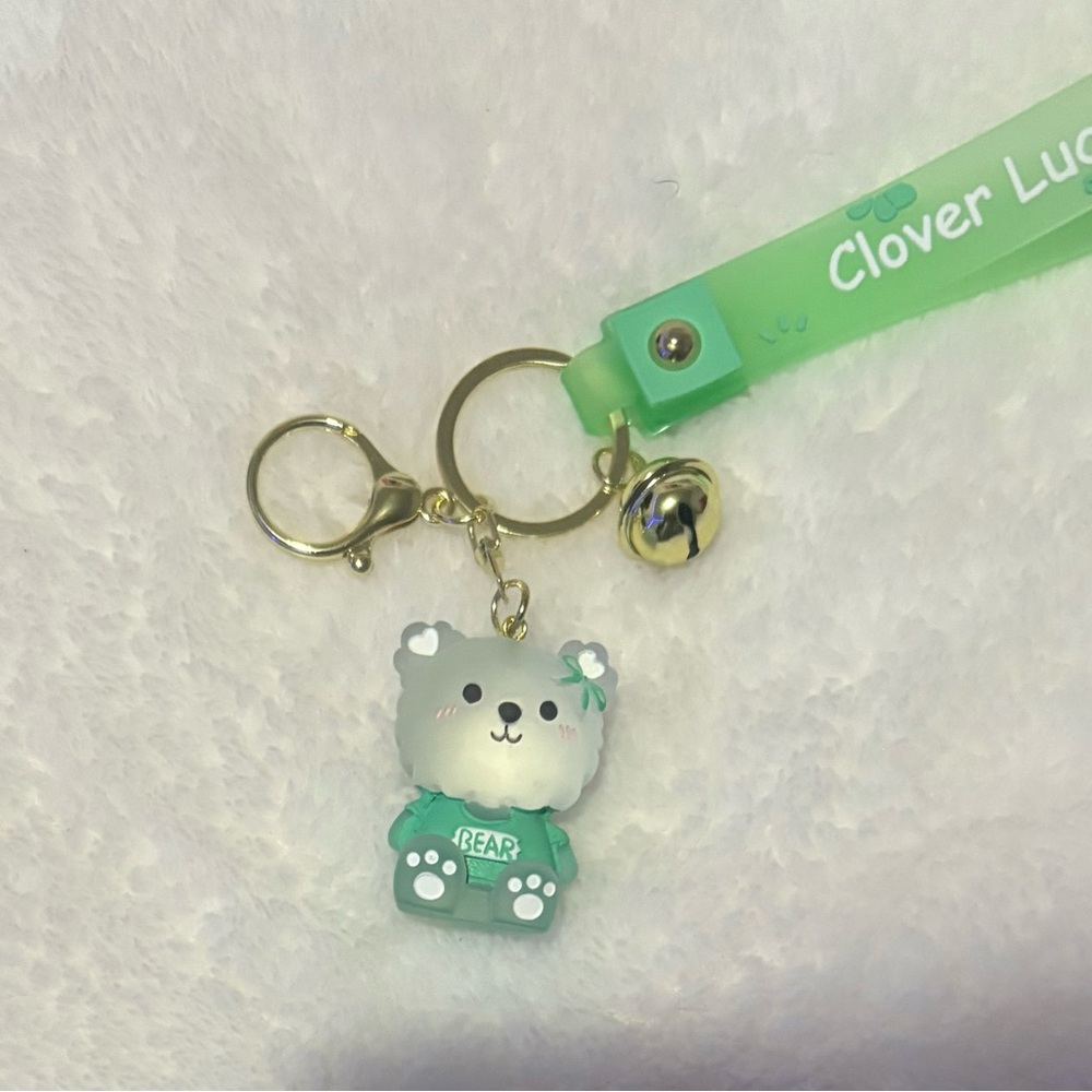 Cute Bear Keychain with Clover Charm - Picture 2 of 3